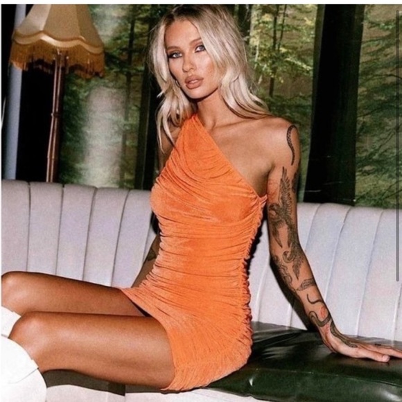 REVOLVE Dresses & Skirts - NWOT Lioness mini REVOLVE orange one shoulder scrunch sexy Miami dress going out